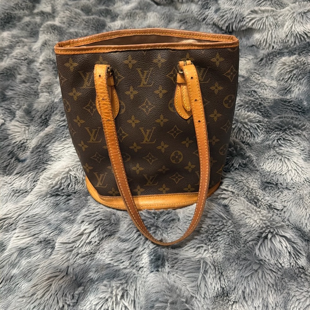 AUTHENTIC LOUIS VUITTON BUCKET BAG